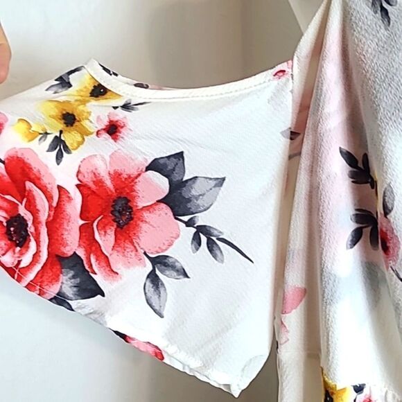Rosegal Cold-Shoulder Top, White with Red & Yellow Flowers, Size 3X or 20, NWT - Picture 5 of 11